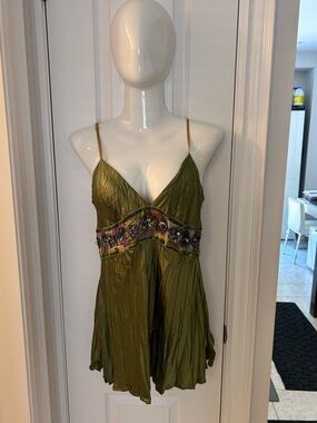 ANNA PAUL VINTAGE Olive Green Embellished V-Neck Tank